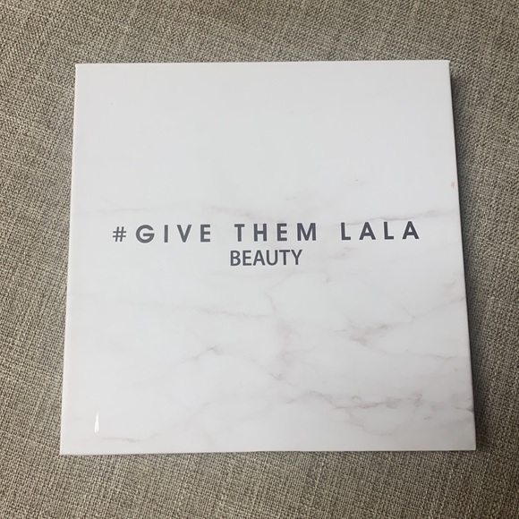 #give them lala the grown woman palette - Picture 2 of 5